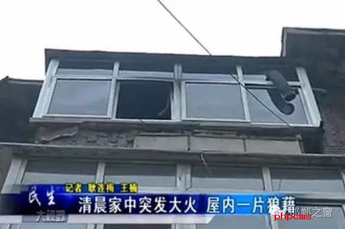 8月9日早，邯鄲新興大街青年路口，和平里小區(qū)16號樓2單元，一居民家中著火。消防官兵接警后，立即趕往現(xiàn)場，經(jīng)過消防隊員十多分鐘的搶救，大火被全部撲滅。不過所幸，無人員受傷，目前，起火原因還在調(diào)查中。